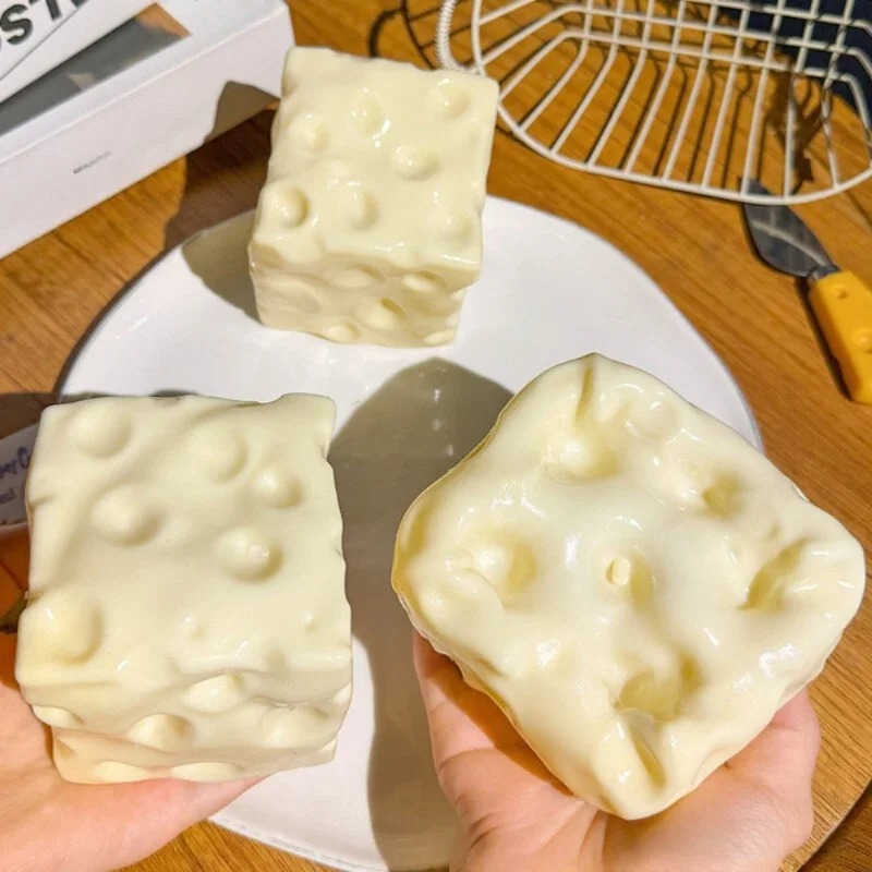 Novelty Gifts - Таба Сквиши-антистресс в форме кубика сыра,